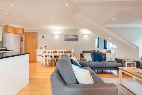 Spacious Flat A Few Mins Walk to Carlyon Bay Beach
