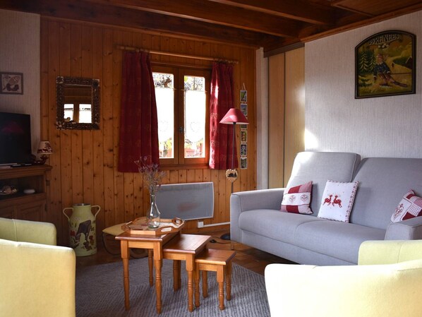TV - South-Facing 4-Side Chalet with Terrace near Centre (Font-Romeu-Odeillo-Via)