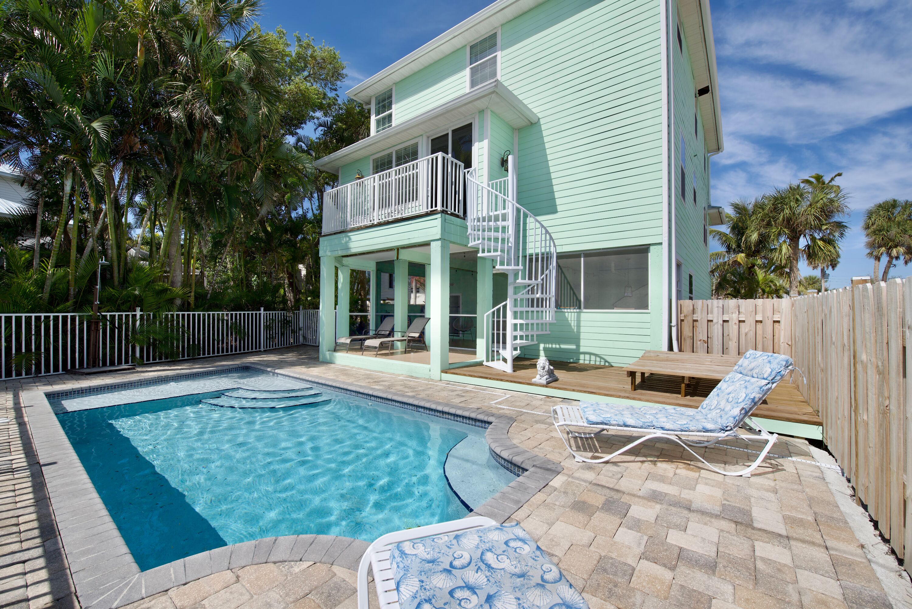 Key Lime Villa - Gorgeous Pool Home, Walk 2 Beach 🌊🏖️!