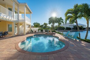 Unclassified image, 3 of 69, button