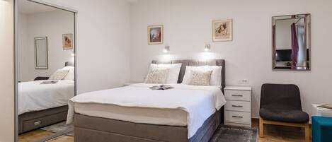 Studio (Superior Studio)