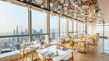 3 restaurants, breakfast, lunch, dinner served; Chinese cuisine