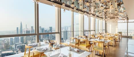 3 restaurants, breakfast, lunch, dinner served; Chinese cuisine