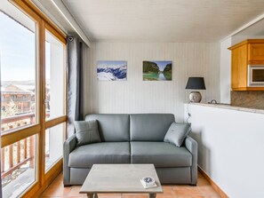 TV, DVD player - Cozy 2-room apartment in central Courchevel with ski-in/ski-out access (Courchevel 1650)