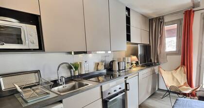 3-room duplex for 6 pers. in Val-d'Isère, ski-in/ski-out, balcony, free shuttles