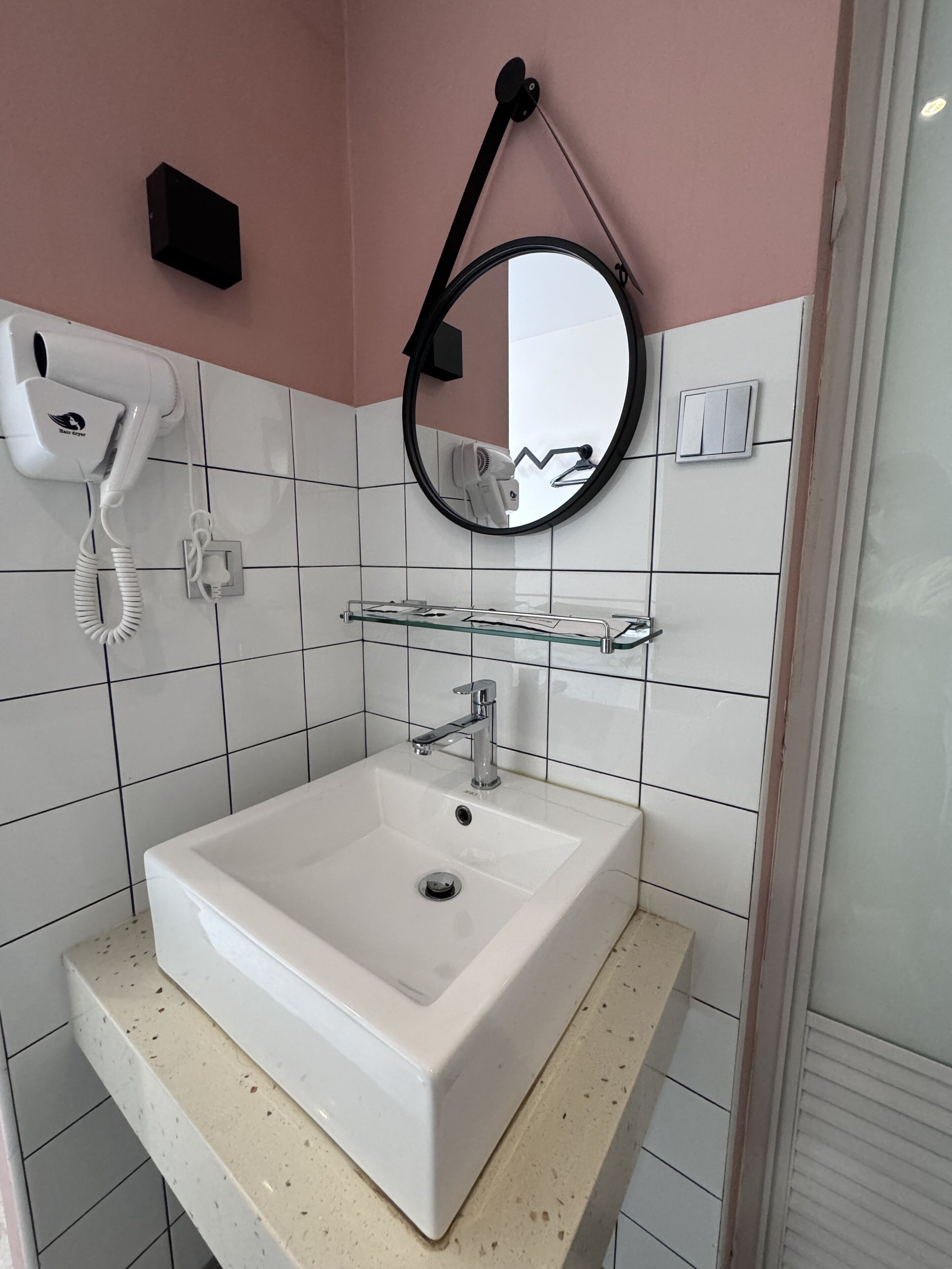 Dusche, Regendusche, kostenlose Toilettenartikel, Bidet