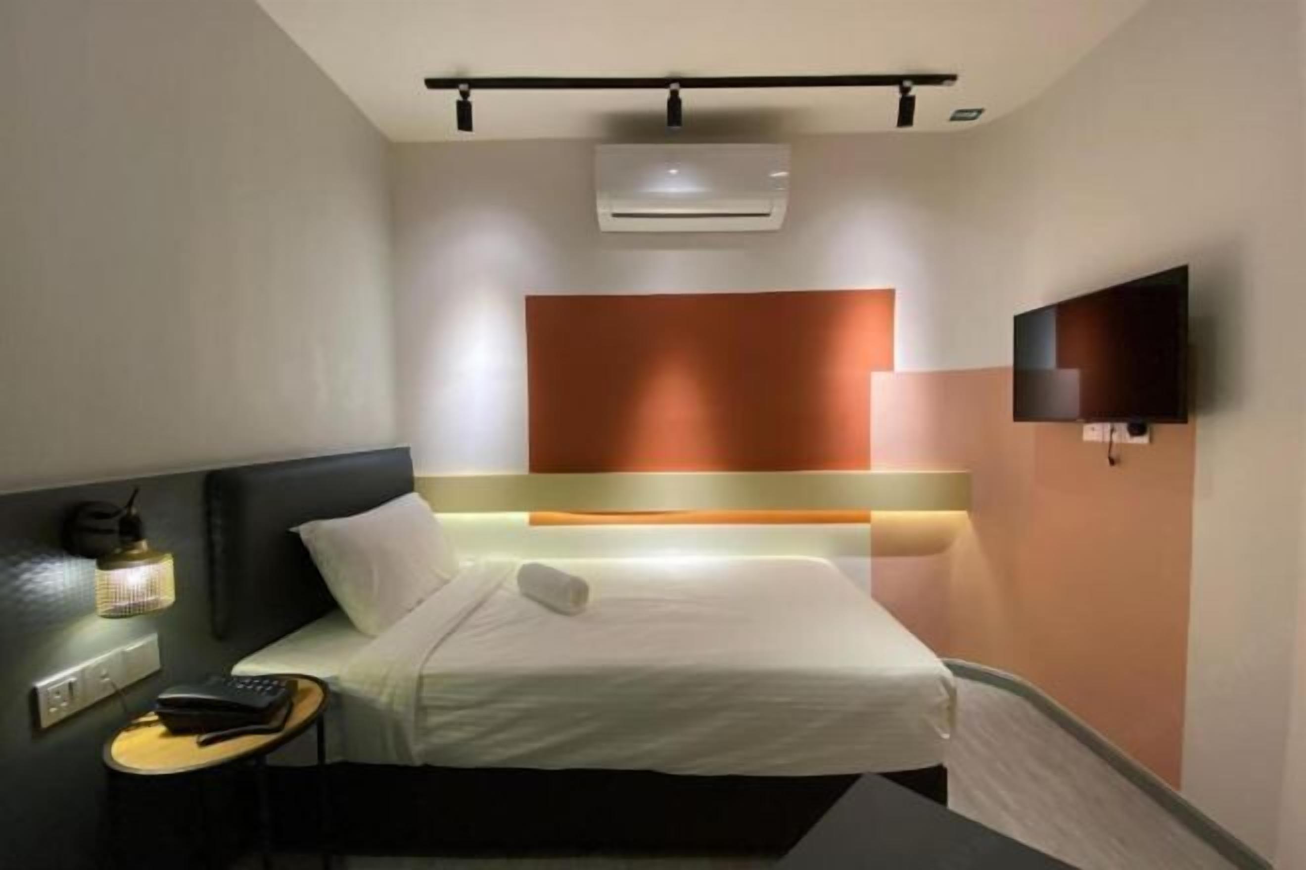 Bàn, khu vực làm việc phù hợp cho laptop, bàn ủi/dụng cụ ủi quần áo 