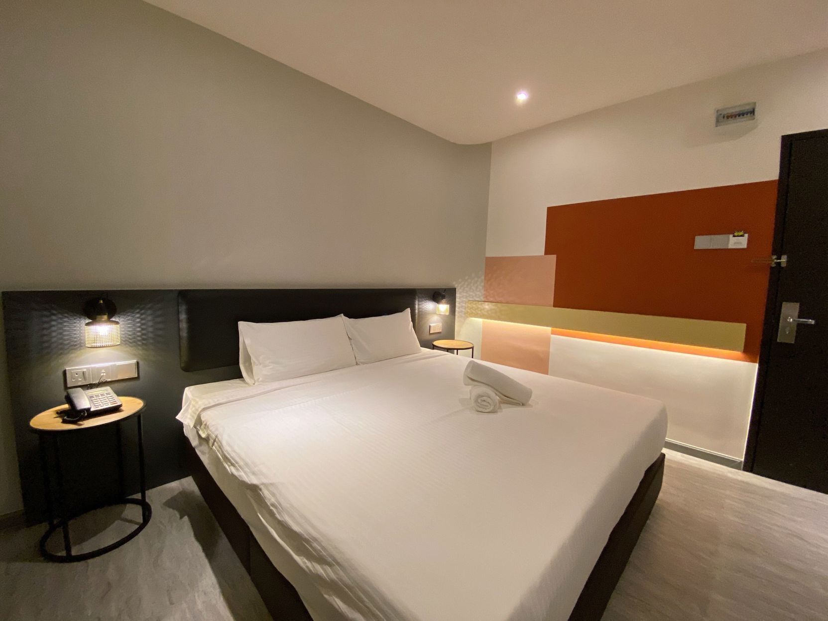 Desk, laptop workspace, iron/ironing board, free WiFi