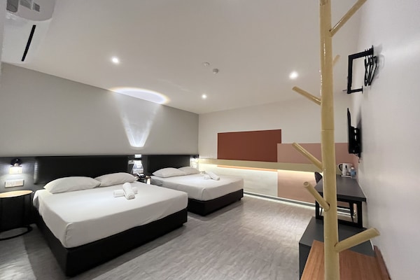 Deluxe Family Window