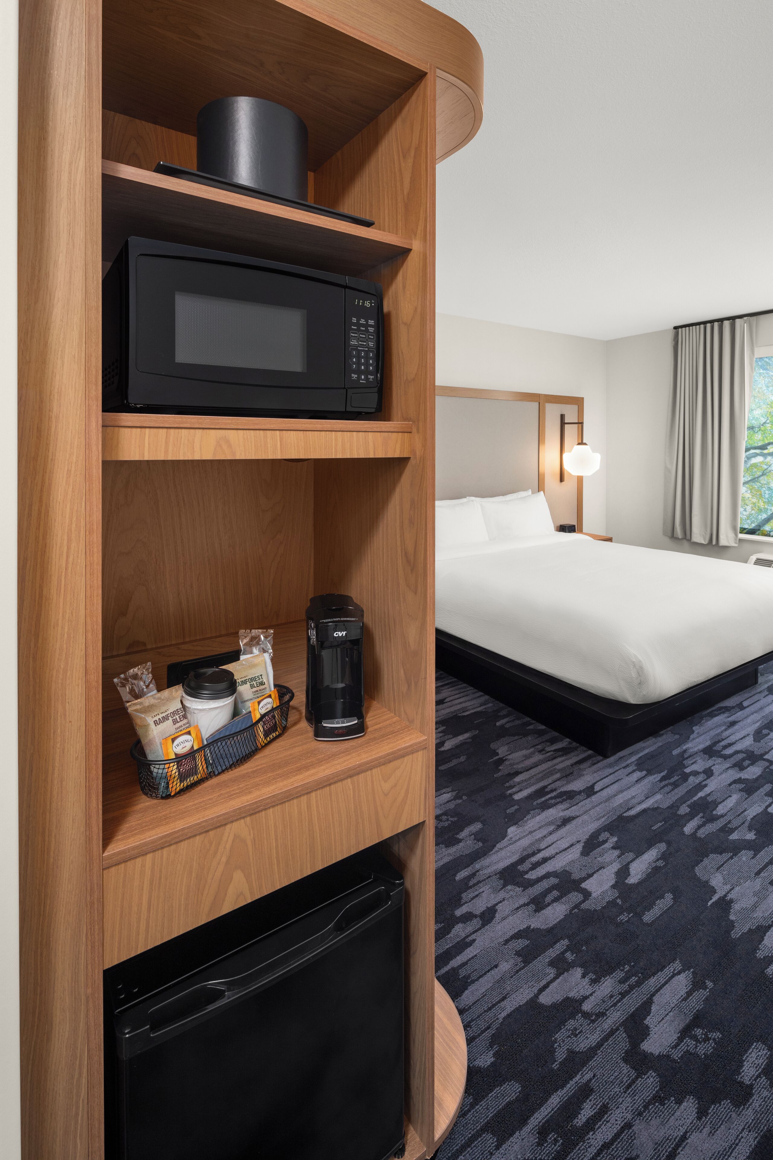 room, 1 king bed | 1 bedroom, in-room safe, desk, laptop workspace