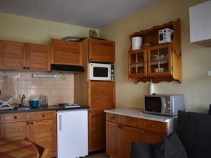 Fridge, oven