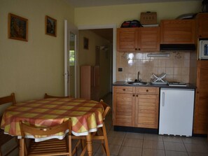 Fridge, oven