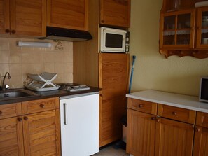 Fridge, oven