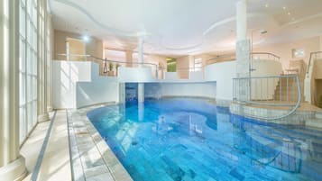 Alberca techada y alberca climatizada