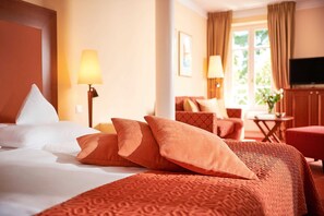 1 Schlafzimmer, Zimmersafe, Schreibtisch, Reisekinderbett