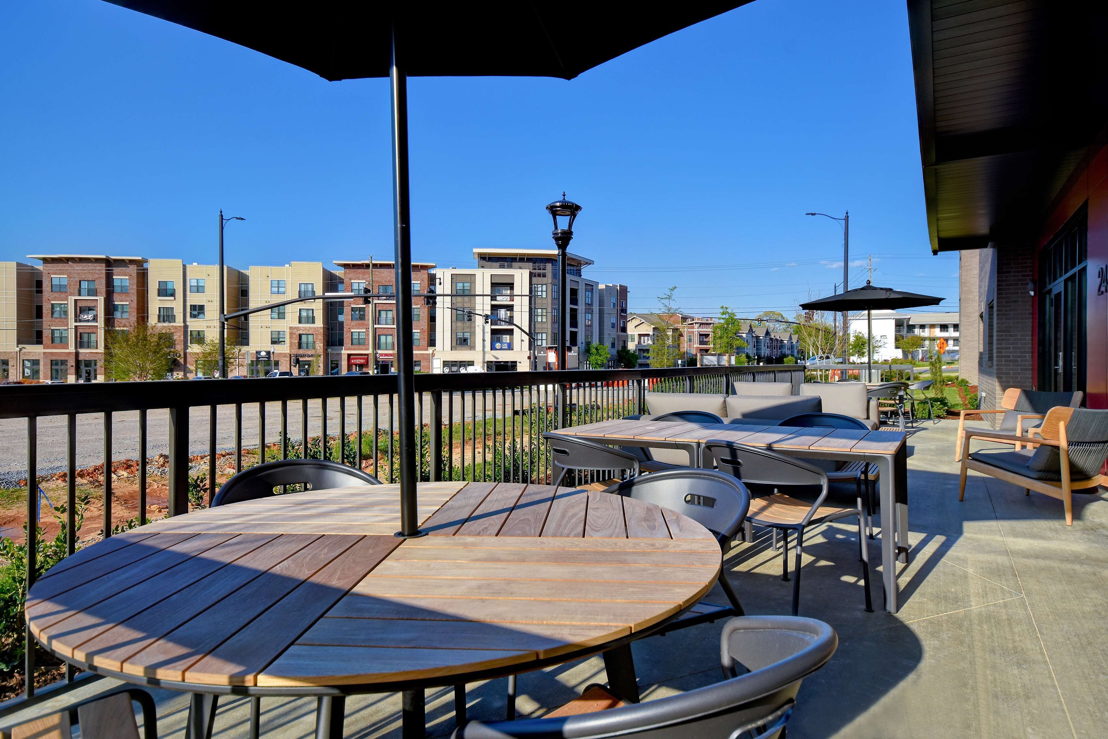 المنشأة من الخارج