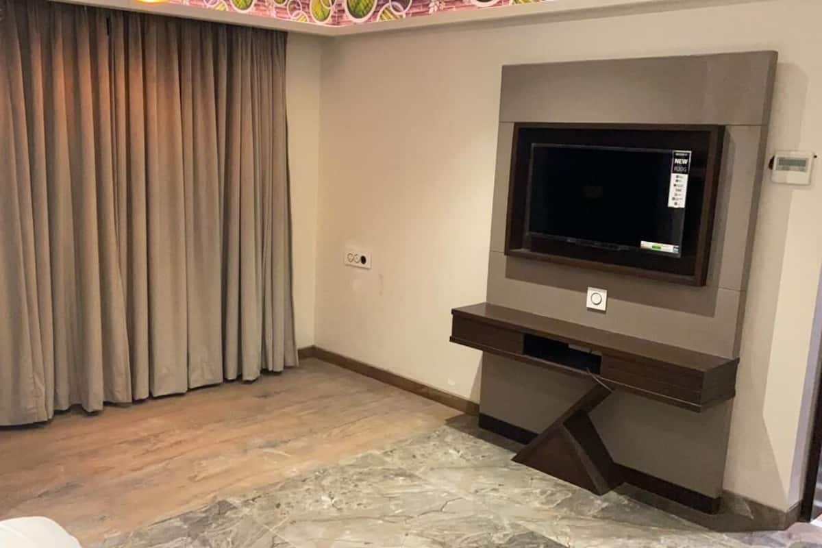 In-room safe, soundproofing, iron/ironing board (on request)