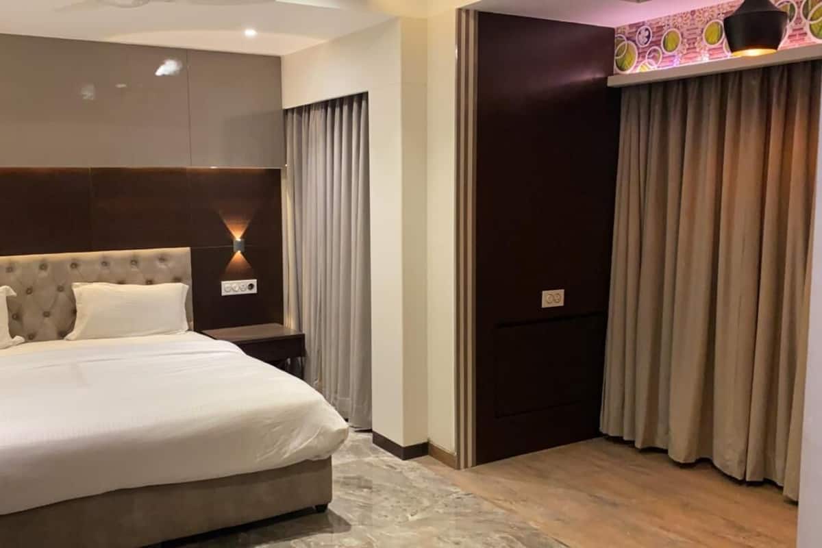 In-room safe, soundproofing, iron/ironing board (on request)