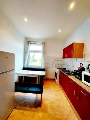 Refrigerador, microondas y horno 