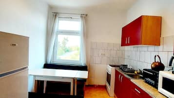 Kühlschrank, Mikrowelle, Ofen