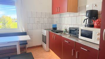 Kühlschrank, Mikrowelle, Ofen