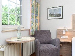 Interior - Double room non-smoking category I - Double room in the Hotel-Pension (Esens)