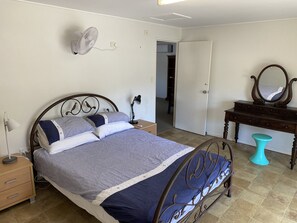 2 bedrooms, iron/ironing board, WiFi, bed sheets