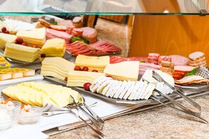 Unclassified image, 3 of 19, button - Double room non-smoking - Double room category III in the Hotel-Pension (Esens)