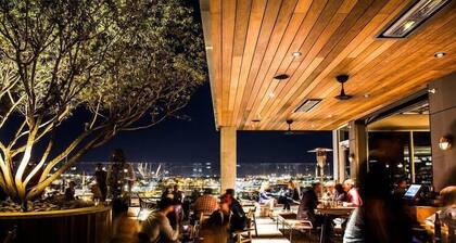 Downtown in the Gulch - Spacious 2bed/2bath - Walk to Broadway!