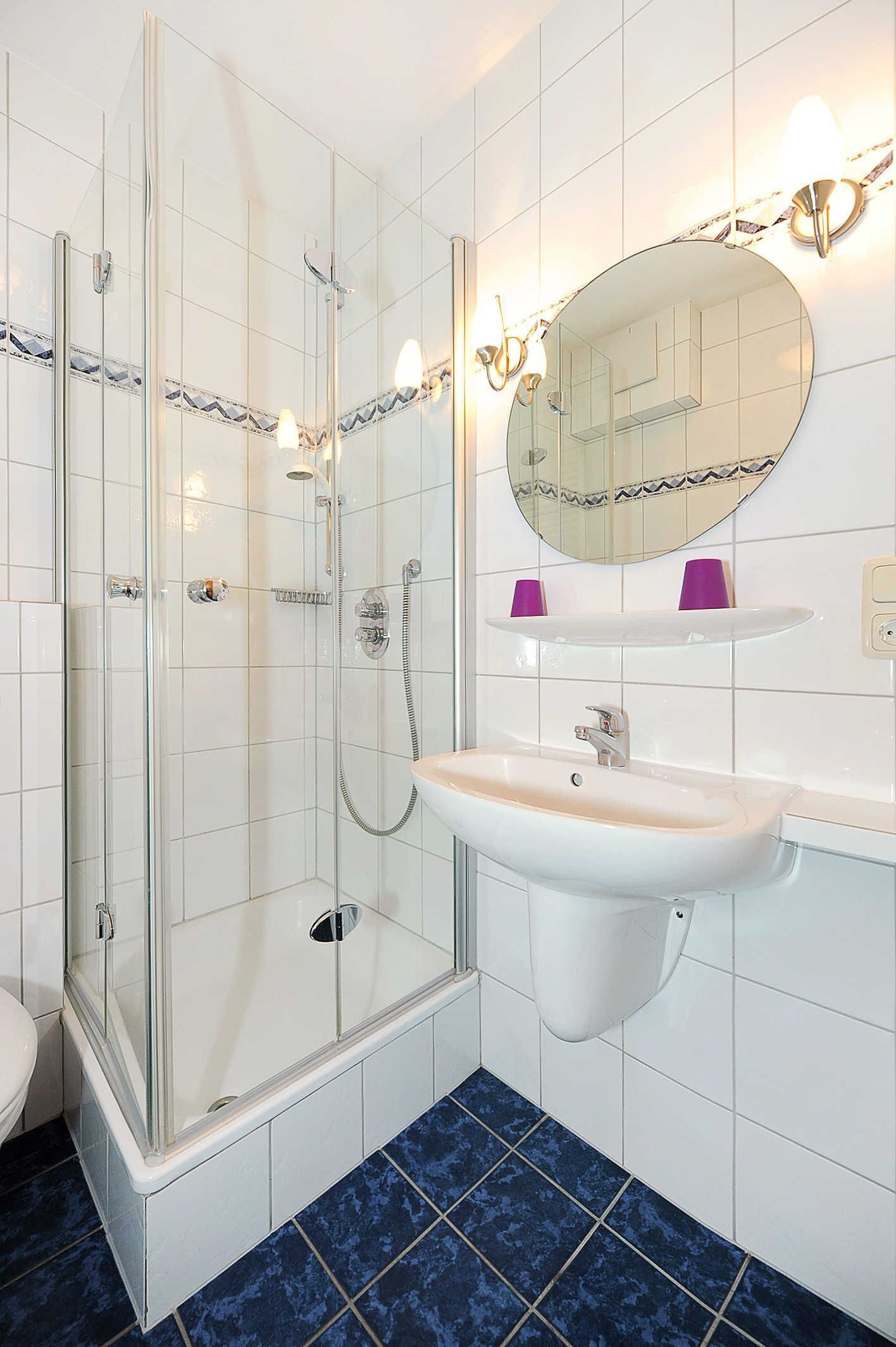 Dusche, Haartrockner, Seife, Toilettenpapier