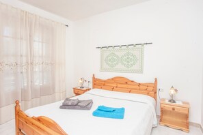 2 chambres, fer et planche à repasser, draps fournis