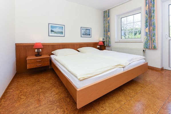 Unclassified image, 1 of 55, button - Double room non-smoking category I - Double room in the Hotel-Pension (Esens)