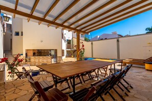 屋外ダイニングエリア