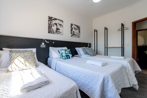 5 slaapkamers, een strijkplank/strijkijzer, gratis wifi, beddengoed