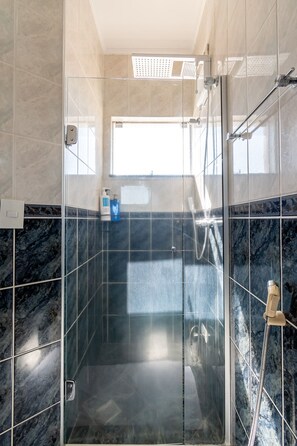 Bruser, hårtørrer, Sæbe, Shampoo