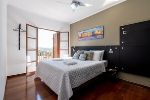 5 室のベッドルーム、アイロン / アイロン台、WiFi (無料)、ベッドシーツ