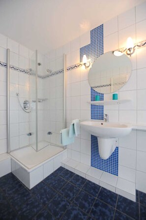 Douche, sèche-cheveux, papier toilette