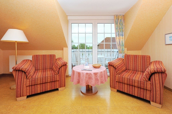 Unclassified image, 1 of 26, button - Double room non-smoking category II - Double room in the Hotel-Pension (Esens)