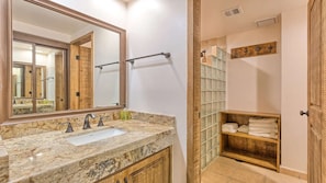 Shower, hair dryer, towels - Ground Floor 1-Bedroom Beachfront at Princesa - Steps from Pool | BeachBumCondos (Puerto Peñasco)