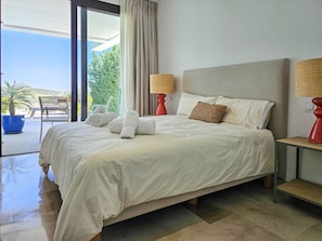 4 bedrooms, iron/ironing board, free WiFi