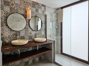 Combined shower/tub, hair dryer