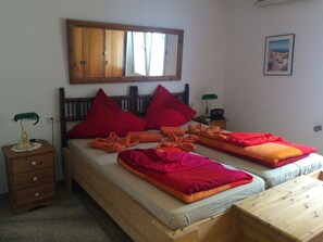 3 bedrooms, iron/ironing board, free WiFi