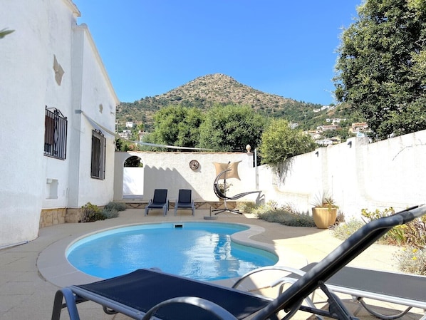 Outdoor pool - Holiday house in a quiet location, sea view, private pool, near the beach (Roses)