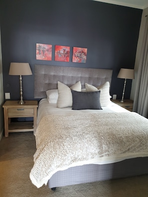 Classic Apartment | 2 bedrooms, in-room safe, individually decorated, individually furnished