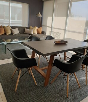 Classic Apartment | In-room dining - Harbour Bridge 216 (Cape Town)