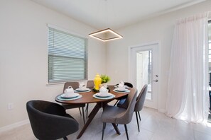 Villa (5 Bedrooms) | Servicio de la propiedad