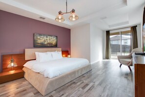 8 bedrooms, laptop workspace