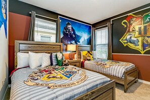 6 bedrooms, laptop workspace, iron/ironing board, internet