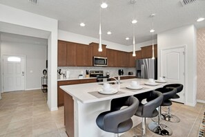 Microonde, forno, piano cottura, lavastoviglie