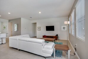 Villa (5 Bedrooms) | Property amenity - Picture Renting Your Own Luxury Villa on the Exclusive Solterra Resort, Close to Disney, Orlando Villa 3681 (Davenport)